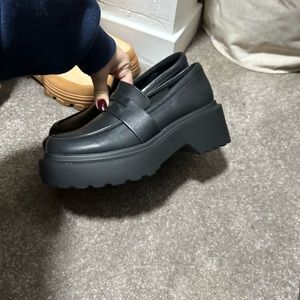 Women’s shoes, size 7.5